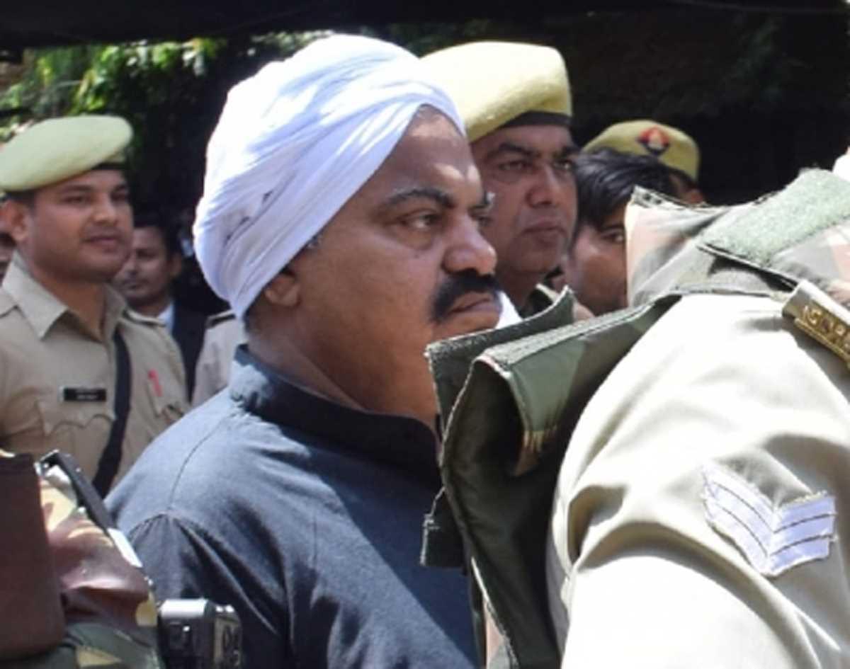 अतीक अहमद पर ईडी का शिकंजा, छापेमारी में नकदी और संपत्ति के कागजात जब्त